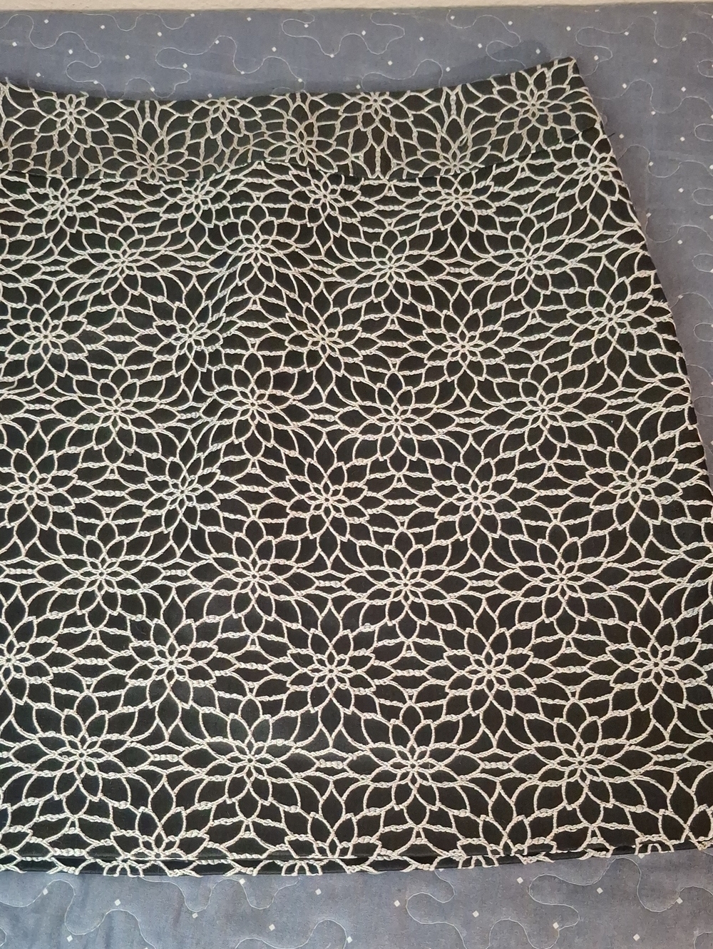 Ann Taylor Black Skirt with Cream Floral Pattern size 8